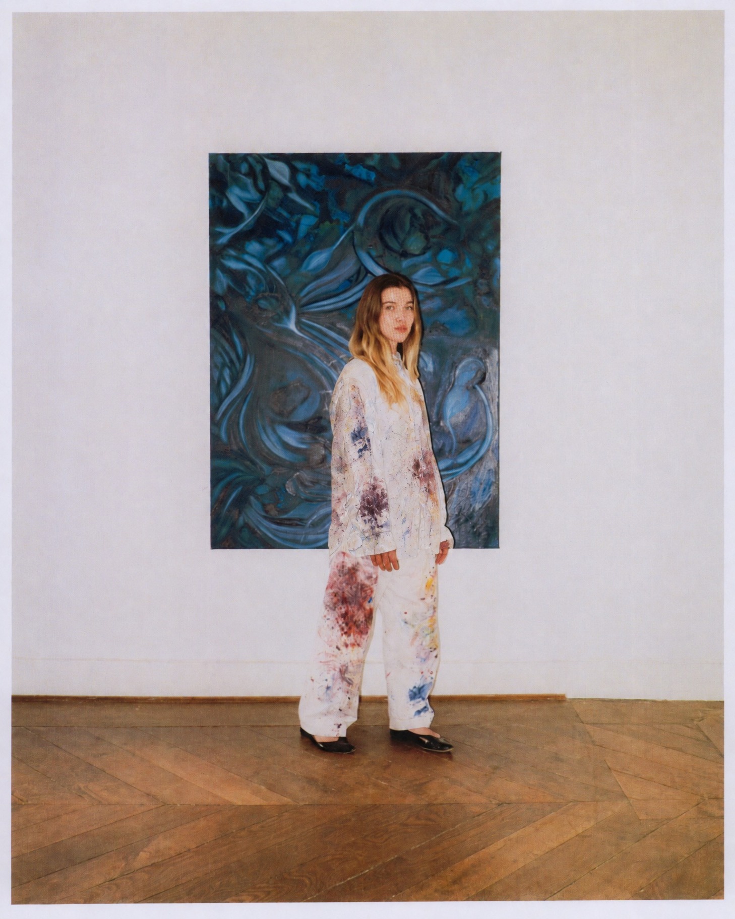 Blanc de Travail trousers worn in front of a painting